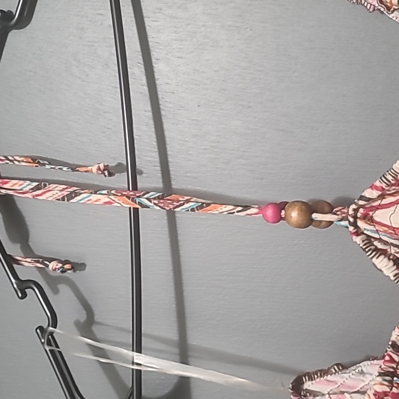 Halter top with geometric design - Picture 3 of 4